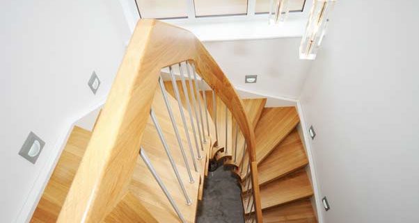 Oak-curved-handrail