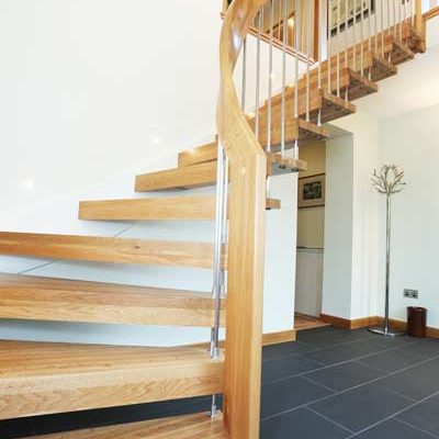 curving-wooden-handrail