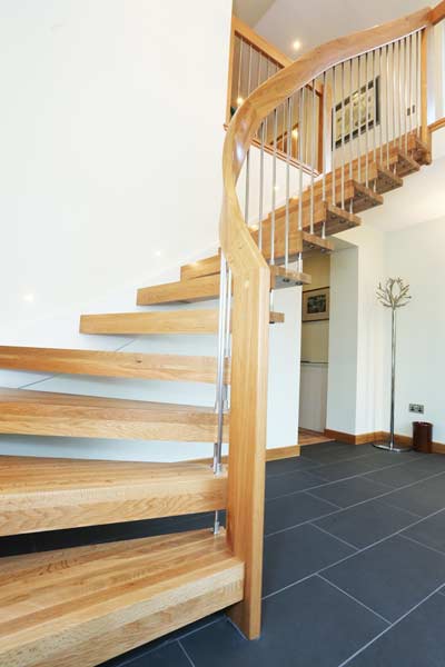 curving-wooden-handrail